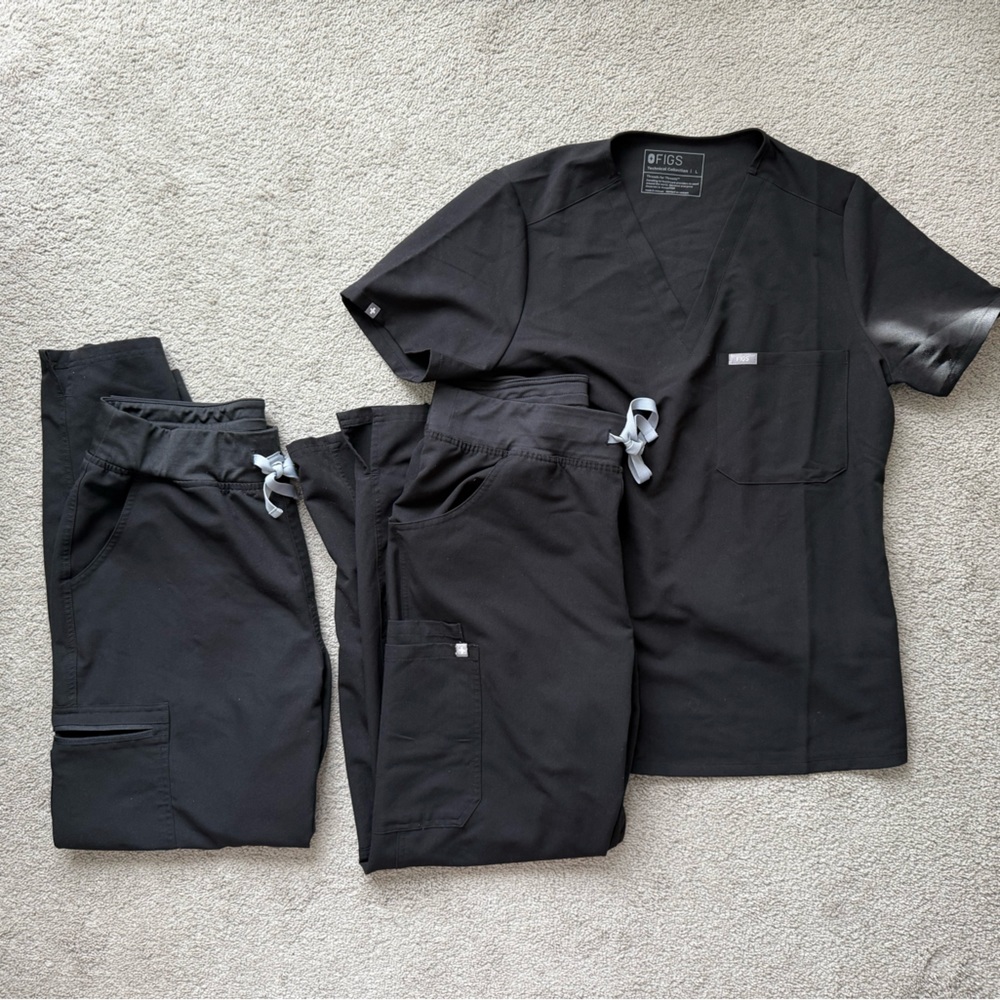 Figs Black Scrub Set (1 Top + 2 Bottom)